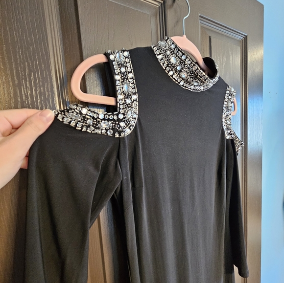 Cold sholder black dress. Size6 - Picture 3 of 9